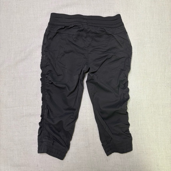 3/$30 North Face Girls Small 7/8 Dark Grey Capri Length Ruched Nylon Pant Spring - Picture 5 of 6